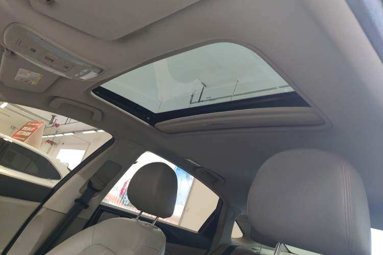 Used Zotye Z700 2016 1.8T DCT Luxury Model Headliner