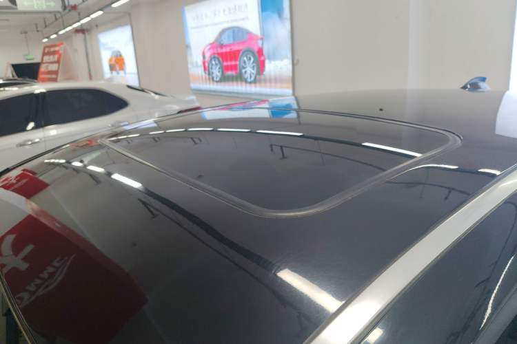 Used Zotye Z700 2016 1.8T DCT Luxury Model Roof