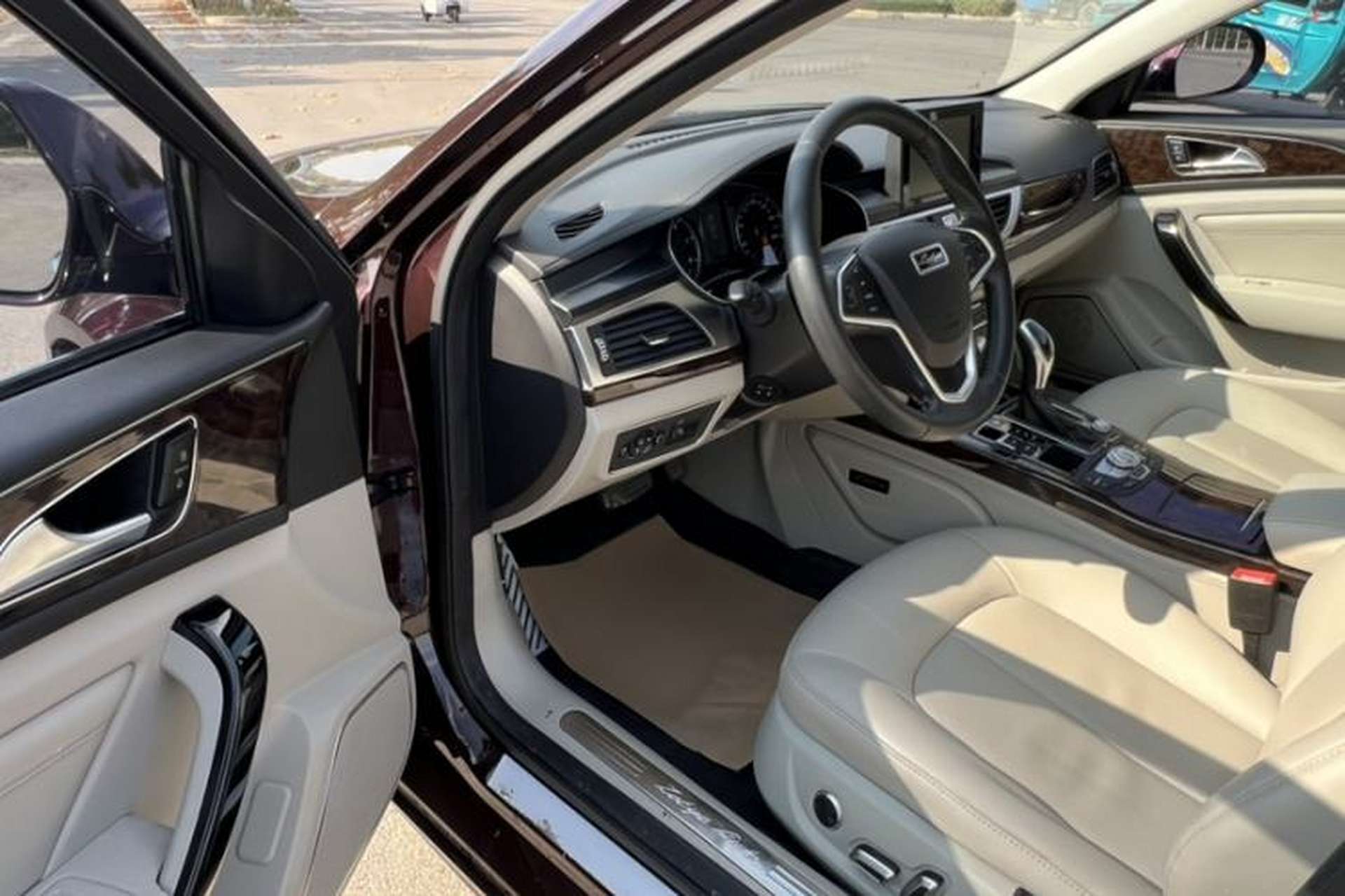 Used Zotye Z700 2016 1.8T DCT Prestige Edition Interior 6