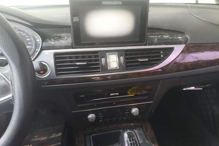 Used Zotye Z700 2016 1.8T Manual Luxury Model Audio And AC Panel