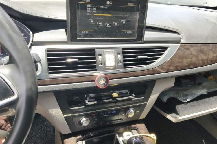 Used Zotye Z700 2016 1.8T Manual Luxury Model Audio And AC Panel