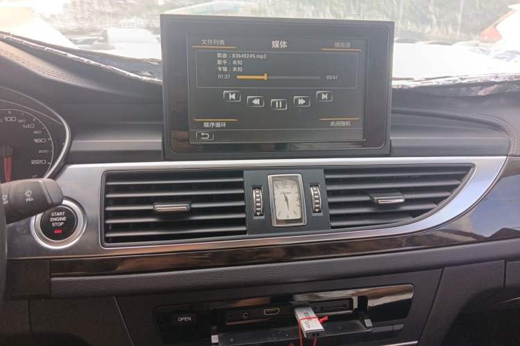 Used Zotye Z700 2016 1.8T Manual Luxury Model Audio And AC Panel
