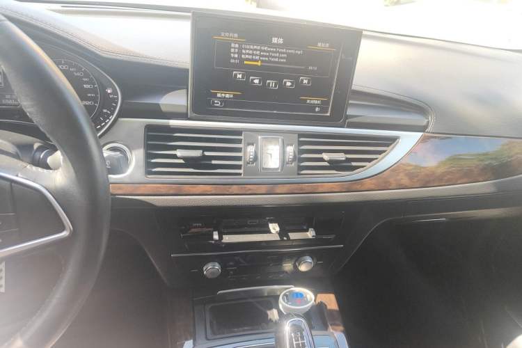 Used Zotye Z700 2016 1.8T Manual Luxury Model Audio And AC Panel