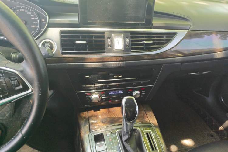 Used Zotye Z700 2016 1.8T DCT Elegant Version Audio And AC Panel