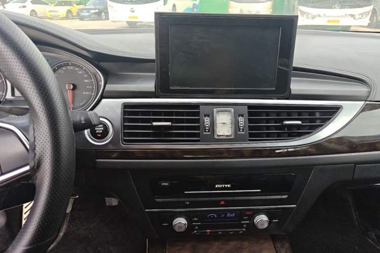 Used Zotye Z700 2016 1.8T Manual Luxury Model Audio And AC Panel