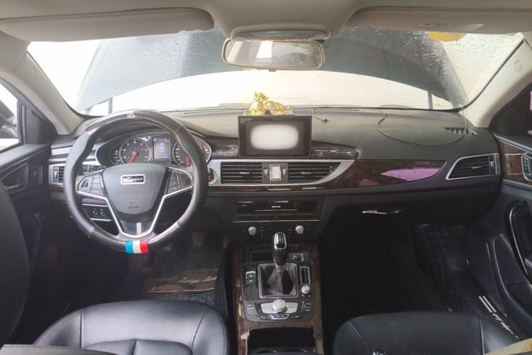 Used Zotye Z700 2016 1.8T Manual Luxury Model Center Console