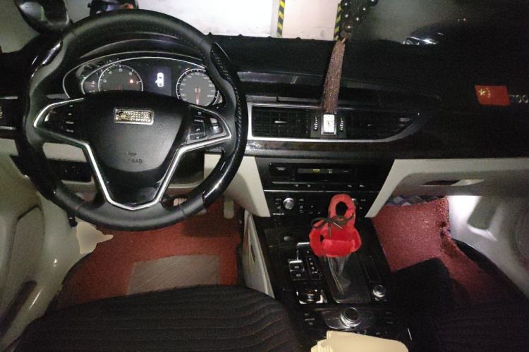 Used Zotye Z700 2016 1.8T DCT Elegant Version Center Console