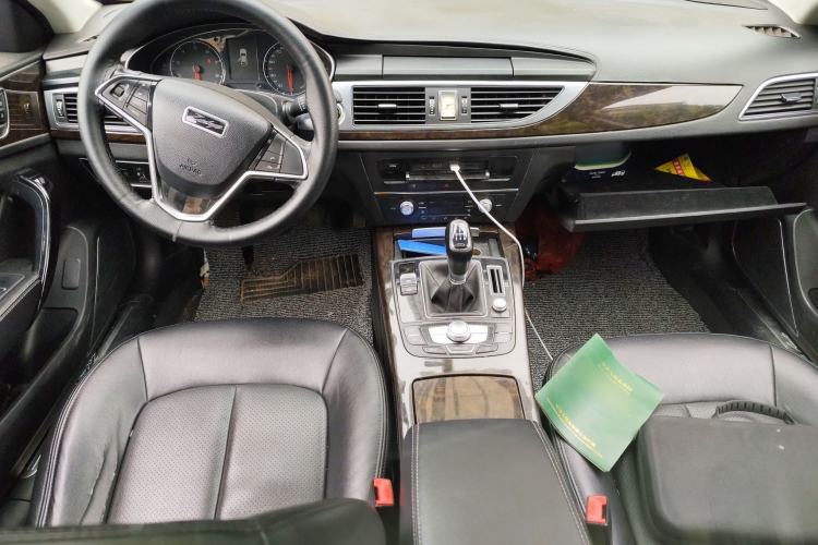 Used Zotye Z700 2016 1.8T Manual Luxury Model Center Console