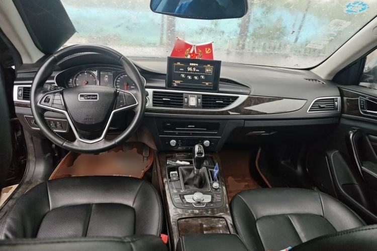 Used Zotye Z700 2016 1.8T Manual Luxury Model Center Console