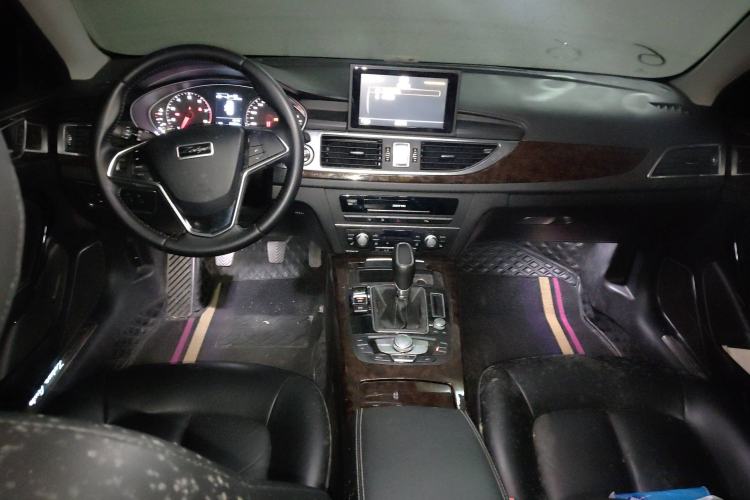 Used Zotye Z700 2016 1.8T Manual Elegant Model Center Console