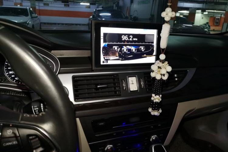 Used Zotye Z700 2016 1.8T DCT Elegant Version Center Console