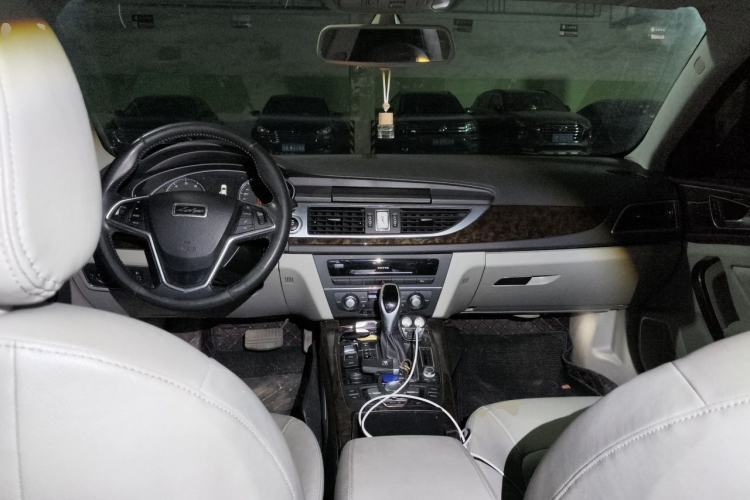 Used Zotye Z700 2016 1.8T DCT Elegant Version Center Console