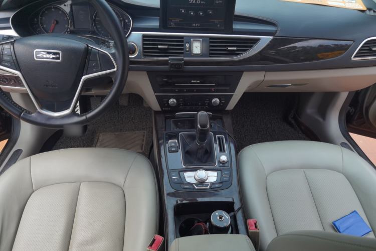 Used Zotye Z700 2016 1.8T Manual Elegant Model Center Console