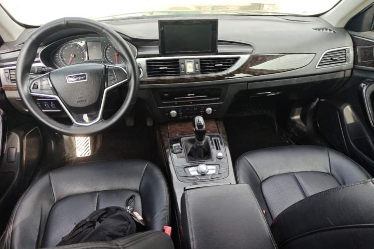 Used Zotye Z700 2016 1.8T Manual Luxury Model Center Console