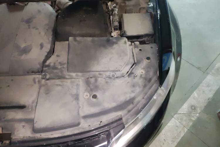 Used Zotye Z700 2016 1.8T DCT Prestige Edition Engine Bay Left