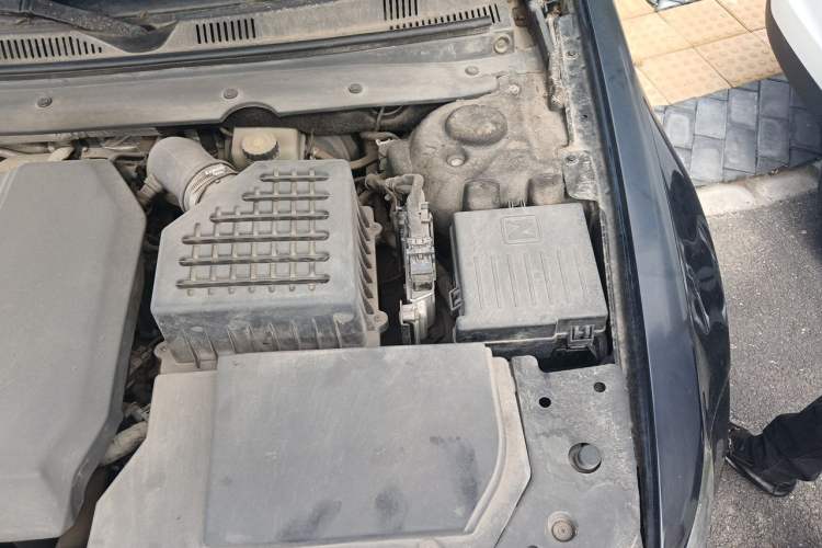 Used Zotye Z700 2016 1.8T Manual Luxury Model Engine Bay Left
