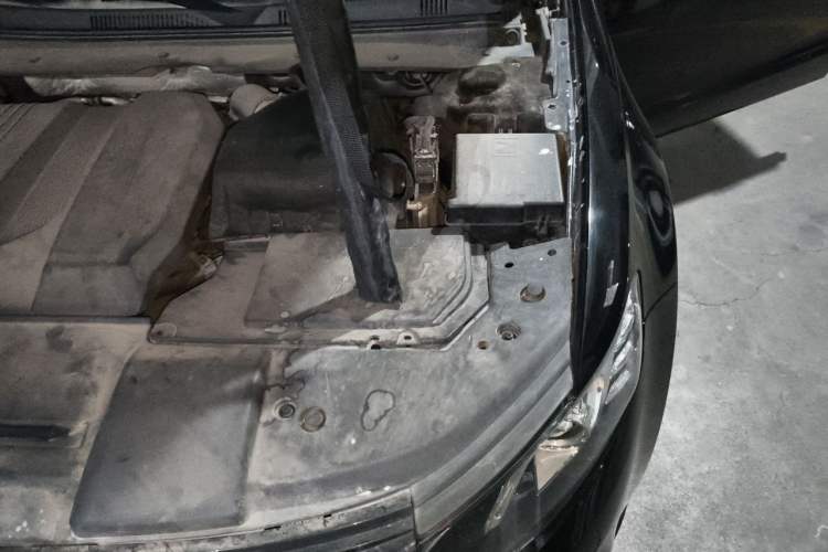 Used Zotye Z700 2016 1.8T DCT Elegant Version Engine Bay Left