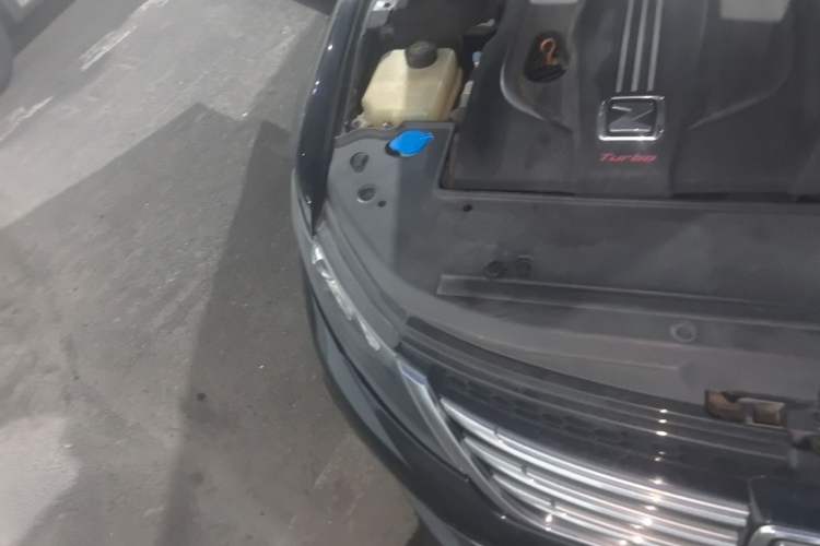Used Zotye Z700 2016 1.8T Manual Elegant Model Engine Bay Right