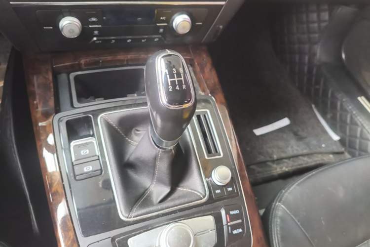Used Zotye Z700 2016 1.8T Manual Luxury Model Gear Lever