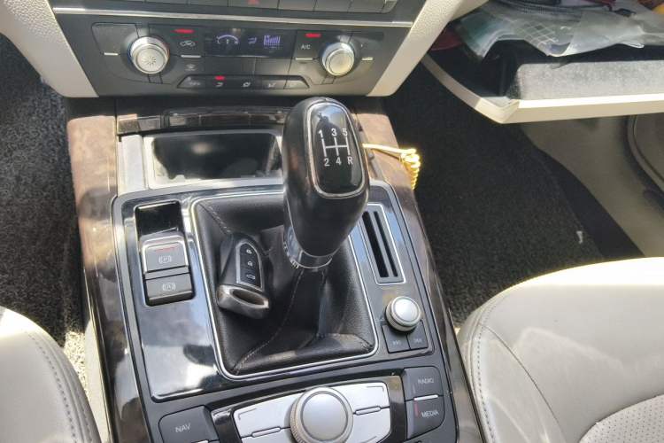 Used Zotye Z700 2016 1.8T Manual Luxury Model Gear Lever