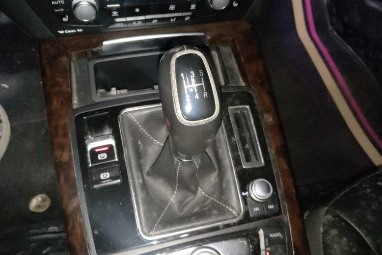 Used Zotye Z700 2016 1.8T Manual Elegant Model Gear Lever