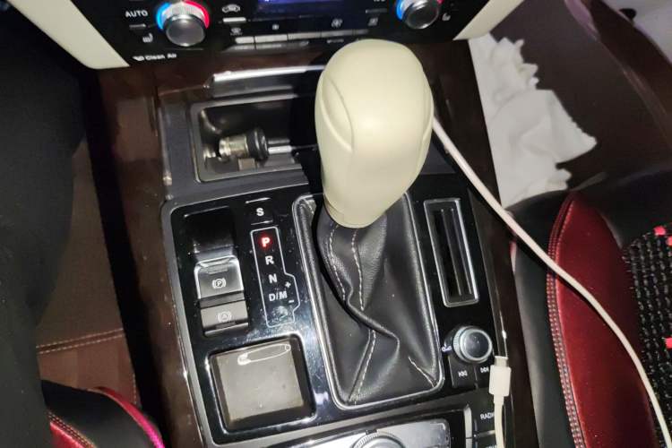 Used Zotye Z700 2016 1.8T DCT Prestige Edition Gear Lever