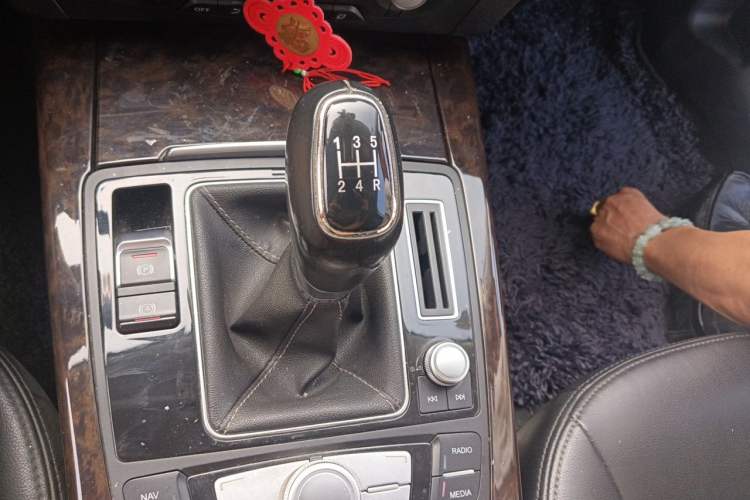 Used Zotye Z700 2016 1.8T Manual Luxury Model Gear Lever