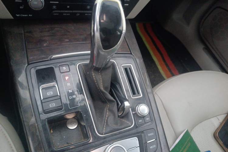 Used Zotye Z700 2016 1.8T DCT Prestige Edition Gear Lever