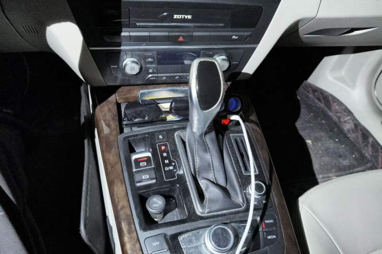 Used Zotye Z700 2016 1.8T DCT Elegant Version Gear Lever