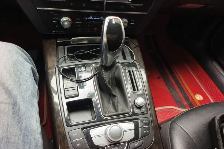 Used Zotye Z700 2016 1.8T DCT Elegant Version Gear Lever