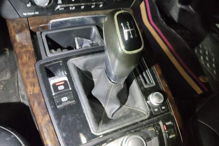 Used Zotye Z700 2016 1.8T Manual Elegant Model Gear Lever