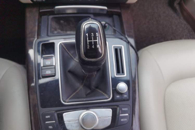 Used Zotye Z700 2016 1.8T Manual Elegant Model Gear Lever
