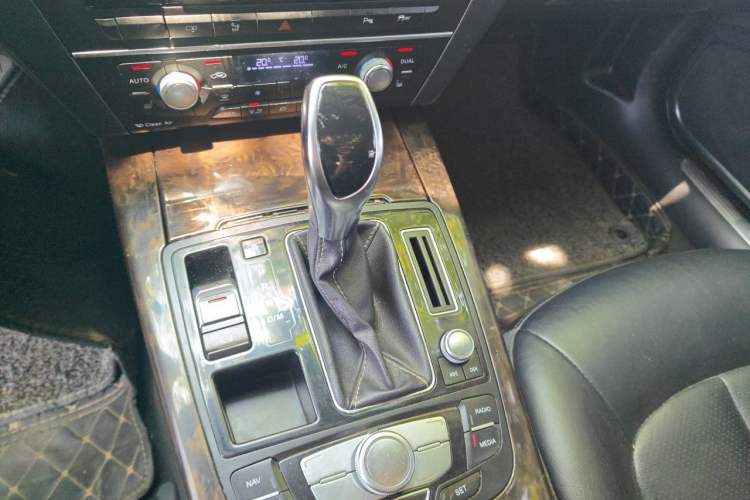 Used Zotye Z700 2016 1.8T DCT Elegant Version Gear Lever