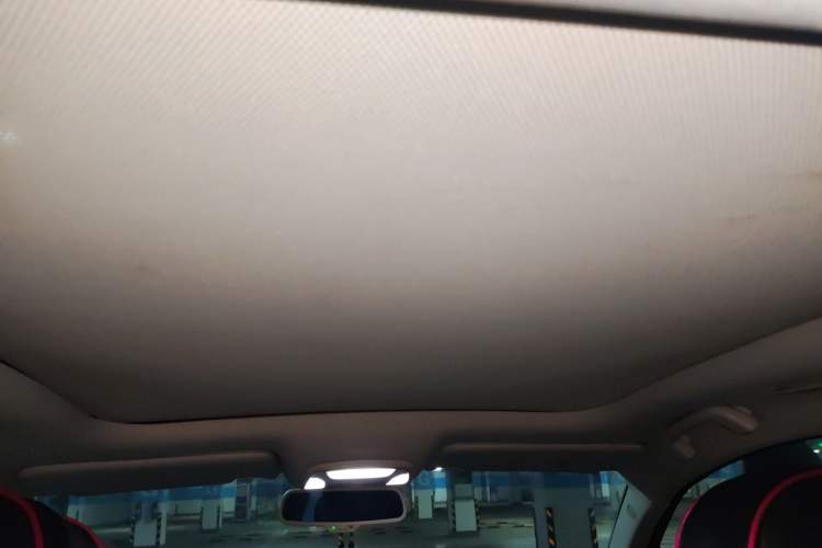 Used Zotye Z700 2016 1.8T DCT Prestige Edition Headliner
