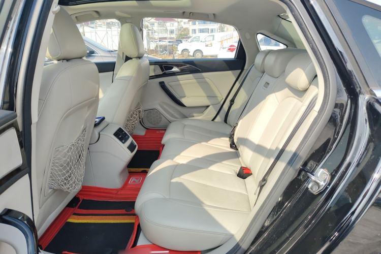 Used Zotye Z700 2016 1.8T DCT Elegant Version Left Rear Seat
