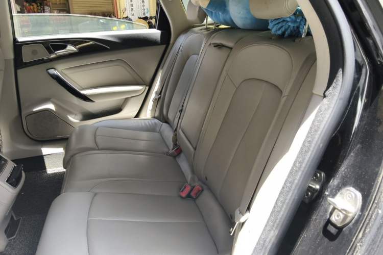 Used Zotye Z700 2016 1.8T Manual Luxury Model Left Rear Seat