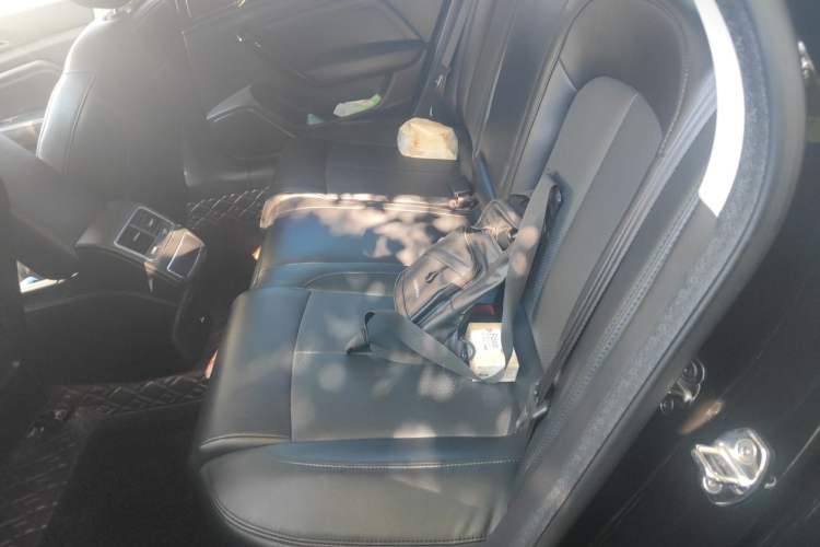 Used Zotye Z700 2016 1.8T Manual Luxury Model Left Rear Seat