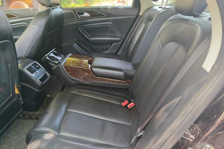 Used Zotye Z700 2016 1.8T DCT Elegant Version Left Rear Seat