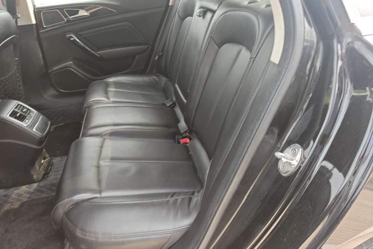 Used Zotye Z700 2016 1.8T Manual Luxury Model Left Rear Seat