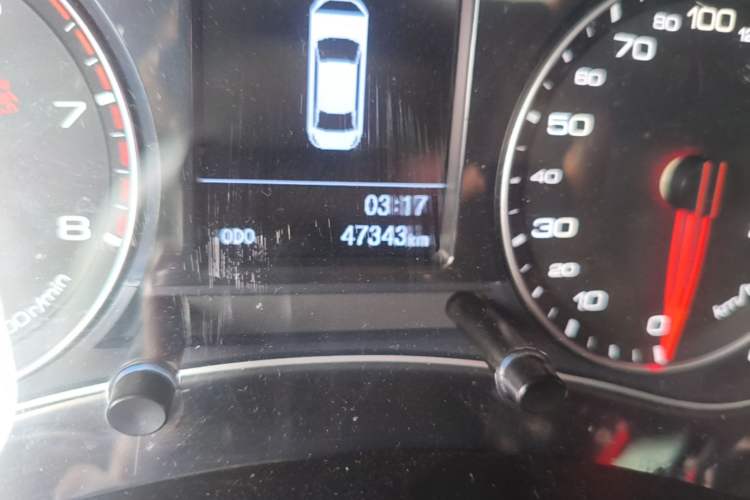 Used Zotye Z700 2016 1.8T Manual Luxury Model Odometer Close Up