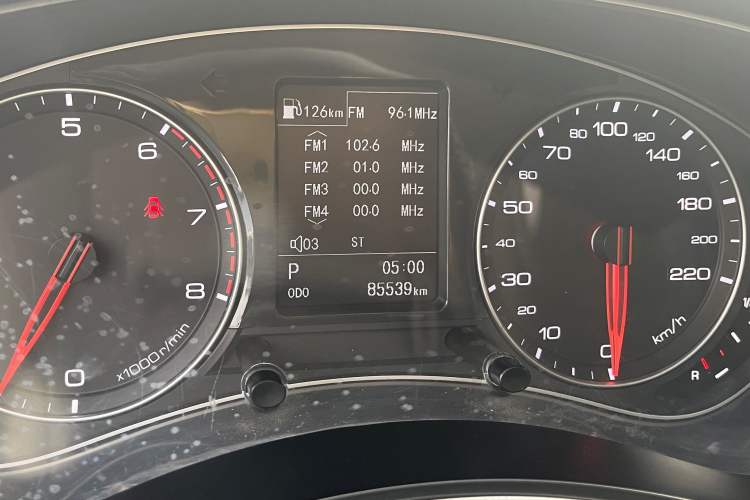 Used Zotye Z700 2016 1.8T DCT Elegant Version Odometer Close Up