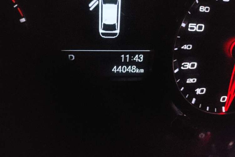 Used Zotye Z700 2016 1.8T DCT Elegant Version Odometer Close Up