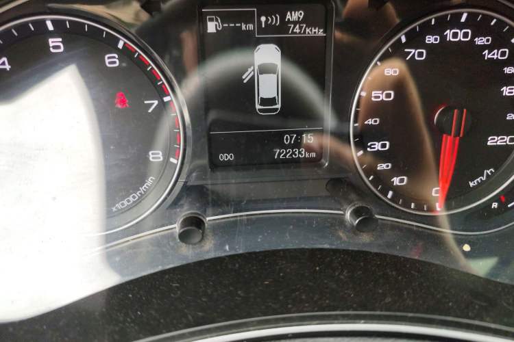 Used Zotye Z700 2016 1.8T Manual Luxury Model Odometer Close Up