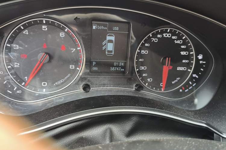 Used Zotye Z700 2016 1.8T DCT Prestige Edition Odometer Close Up