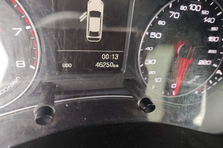 Used Zotye Z700 2016 1.8T Manual Luxury Model Odometer Close Up