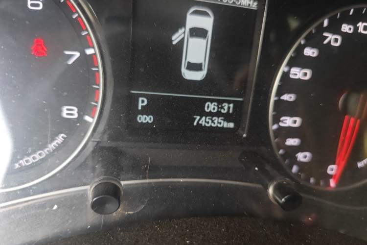 Used Zotye Z700 2016 1.8T DCT Elegant Version Odometer Close Up