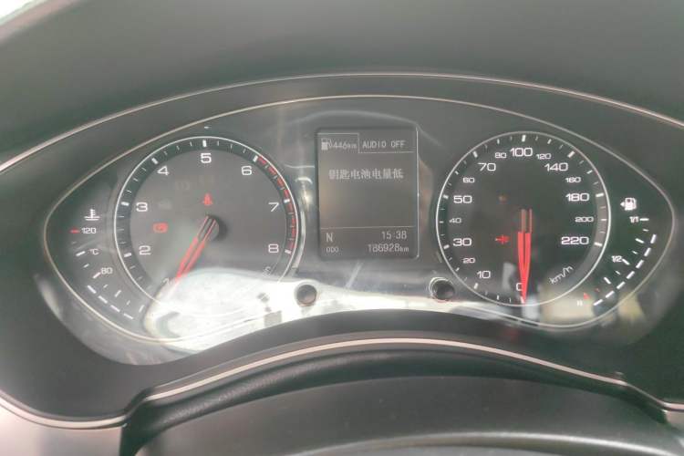 Used Zotye Z700 2016 1.8T DCT Elegant Version Odometer Close Up