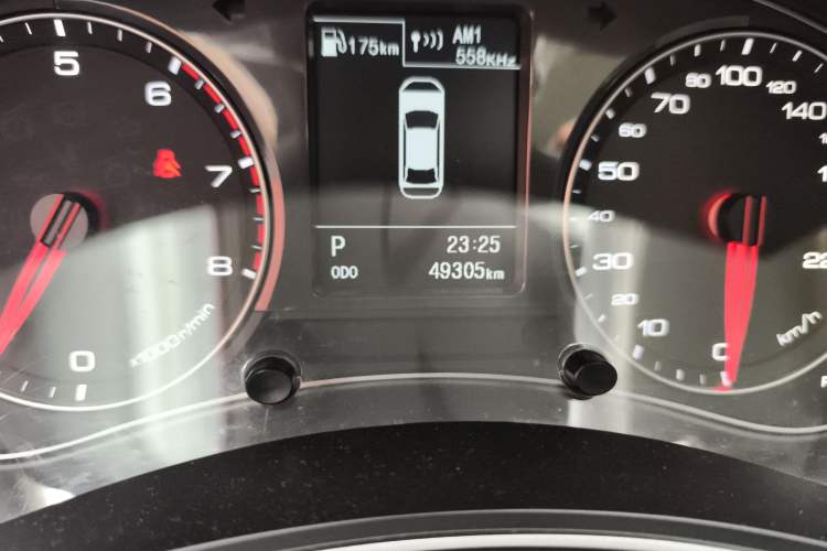 Used Zotye Z700 2016 1.8T DCT Elegant Version Odometer Close Up