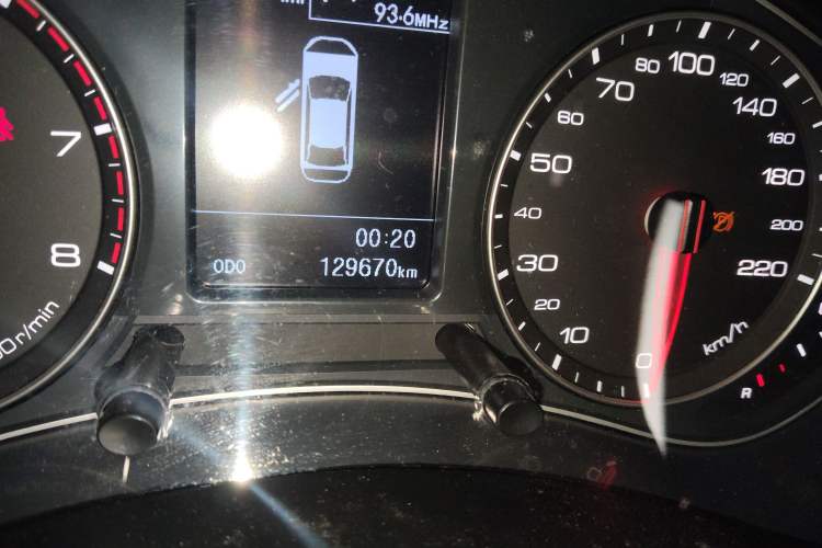 Used Zotye Z700 2016 1.8T Manual Elegant Model Odometer Close Up