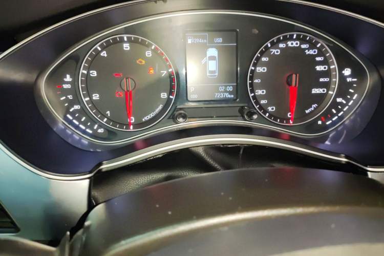 Used Zotye Z700 2016 1.8T DCT Prestige Edition Odometer Close Up